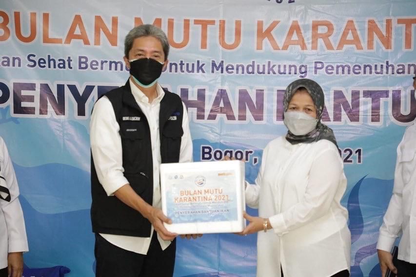 podiumnews.com-KKP Salurkan Lima Ton Ikan di Posko PPKM Darurat Bogor